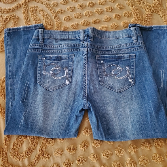 2B Bebe Denim - 2b BeBe Distressed Jean Capri's